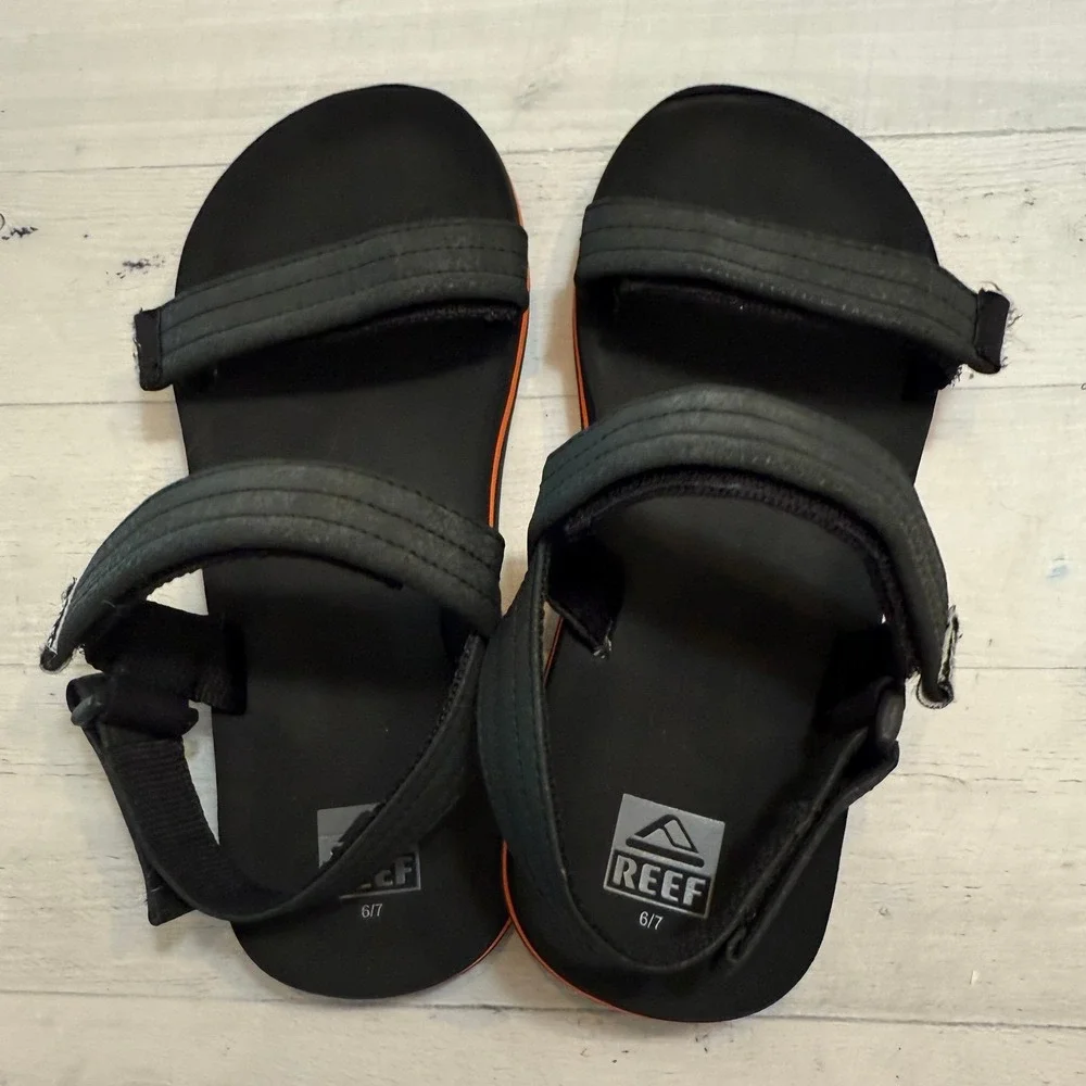Reef Ahi‎ Convertible Flip-Flop black with red size 6/7